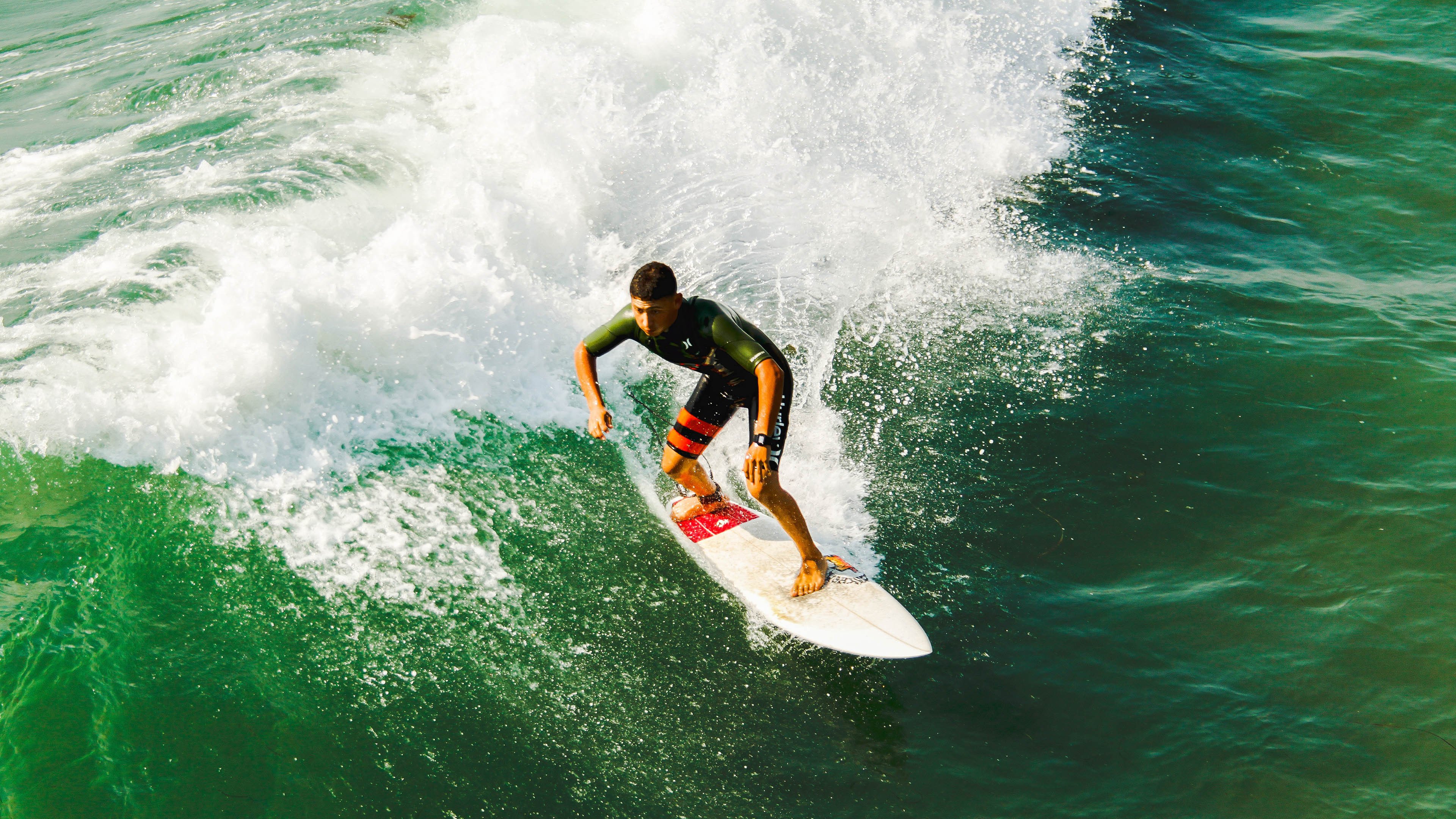 开云体育官网登入-英超赛季中期球员高强度冲刺频次与肌肉疲劳关系，英超球员一场球赛平均跑多少米